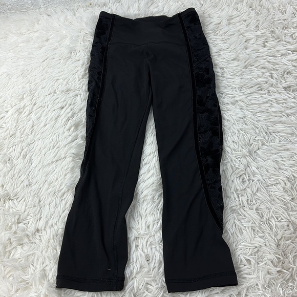Lululemon Wunder Under Crop High-Rise *Flocked 21" Black / Scatter Floral Black - Picture 2 of 7